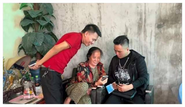 越南女嫁中国浙江时19岁,今年50岁了,通过自媒体找到了娘家…_杨高明