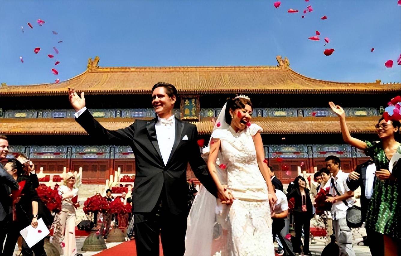 回顾:叶明子和她前夫间有着怎样的故事?当年为何在故宫举办婚礼