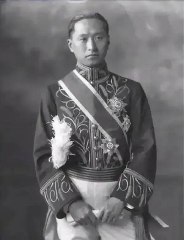 家庭富裕,父亲寄希望于儿子学业有成,而顾维钧也不负父亲的期望