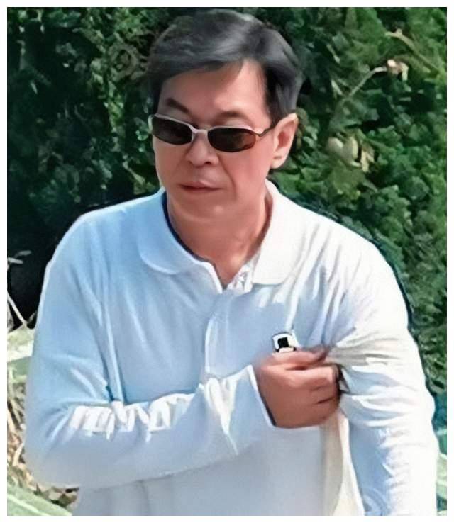 14k"潮州明",崩牙驹的头马,曾是越战老兵,手持ak47闯入水房