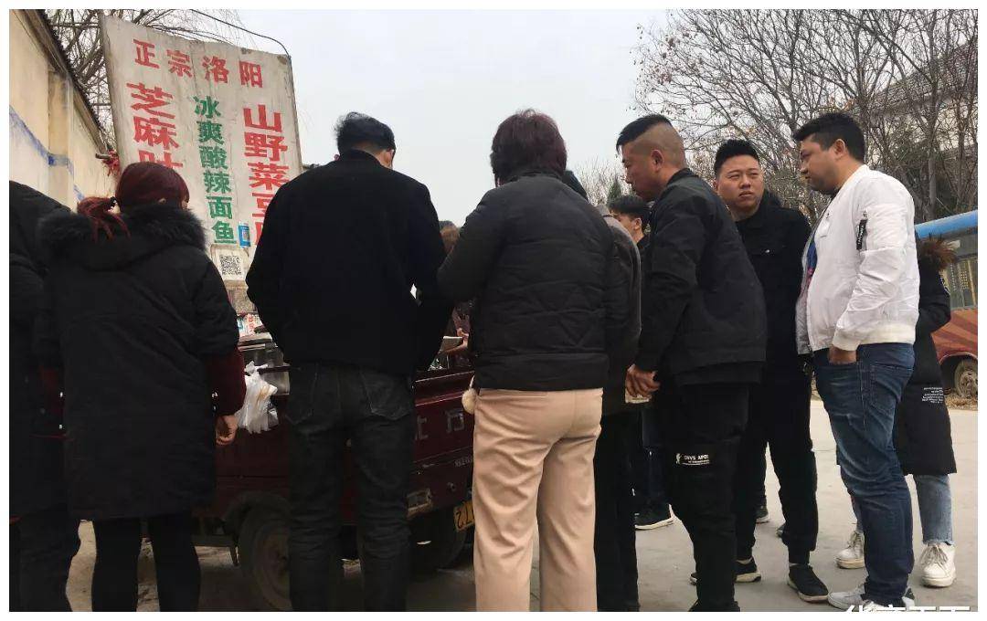 荥阳面条哥就是阿杂菜,端起碗吃饭,放下碗骂娘,该进去吃面条了