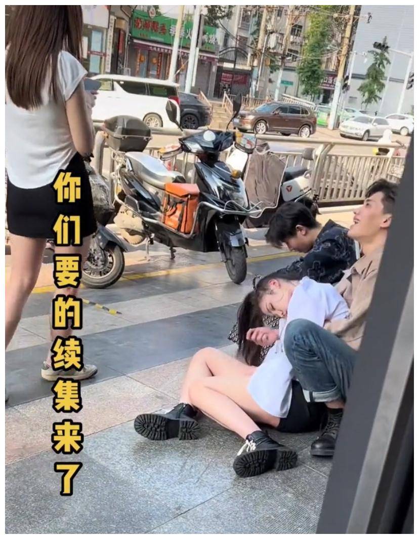 女子吃饭时突然失去意识,两男子嬉笑着将其拖走,事件太蹊跷