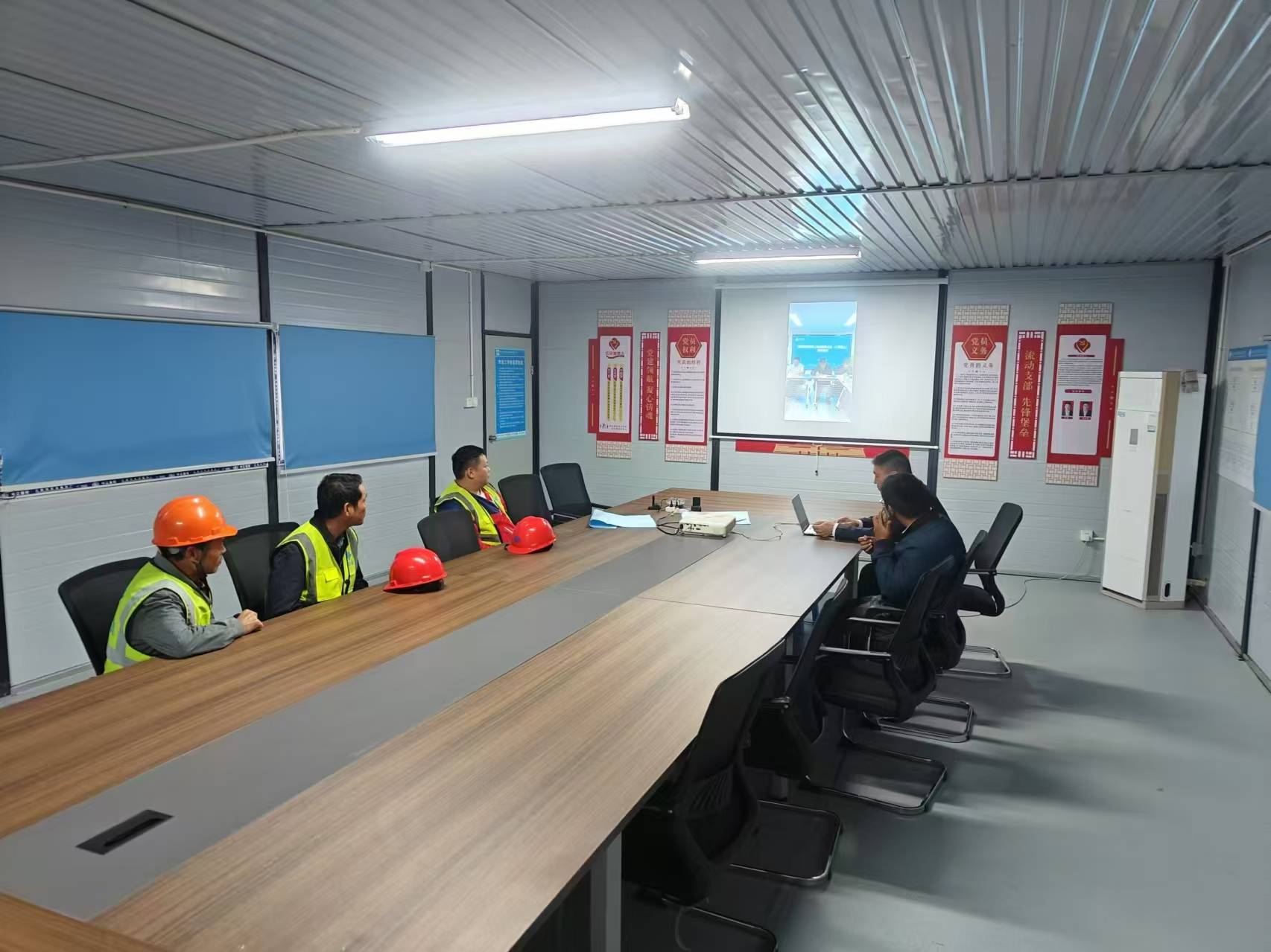 工作要求,压实区内各在建项目主体责任,切实提升建筑工地污染治理能力