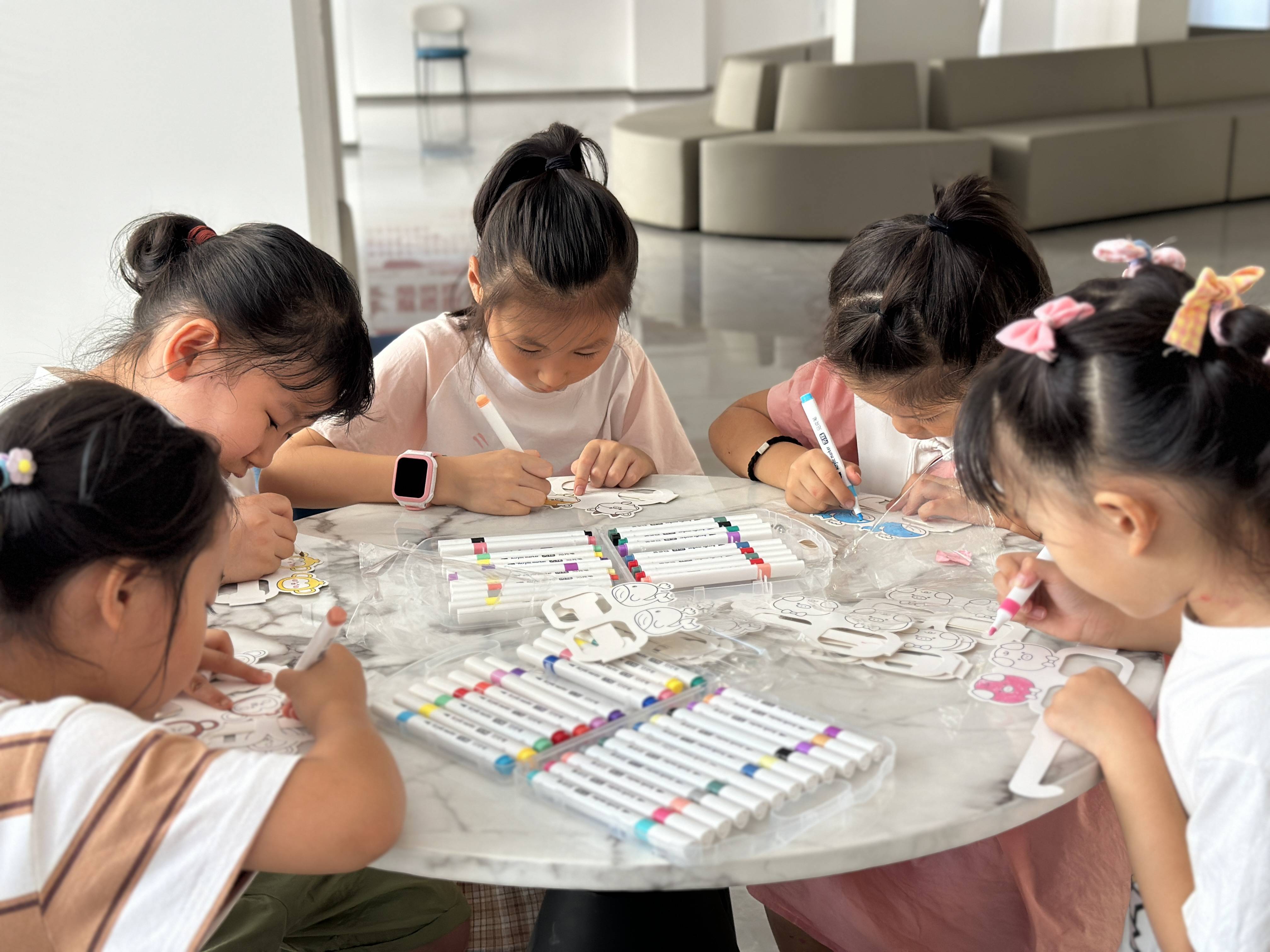 "灵动手指,快乐成长"儿童手工兴趣成长小组活动