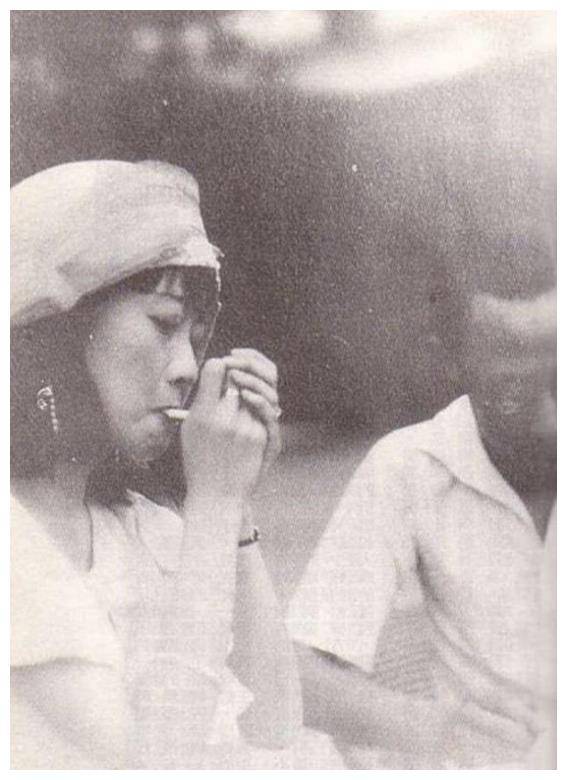 婉容:中国最后的皇后,抽鸦片,出轨,压抑20年,死后被扔臭水沟