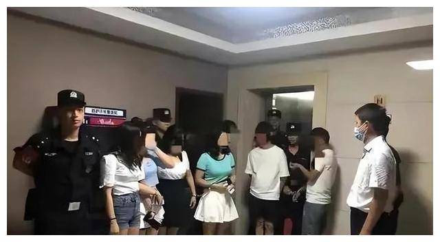 回顾 "某豆传媒"的"杜冰若", 视频点击破百万, 女主御姐风