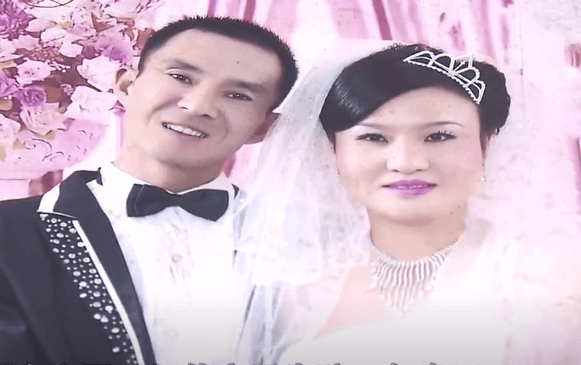 面对丈夫突如其来的质问,方宝琴则选择低头不语避而不提