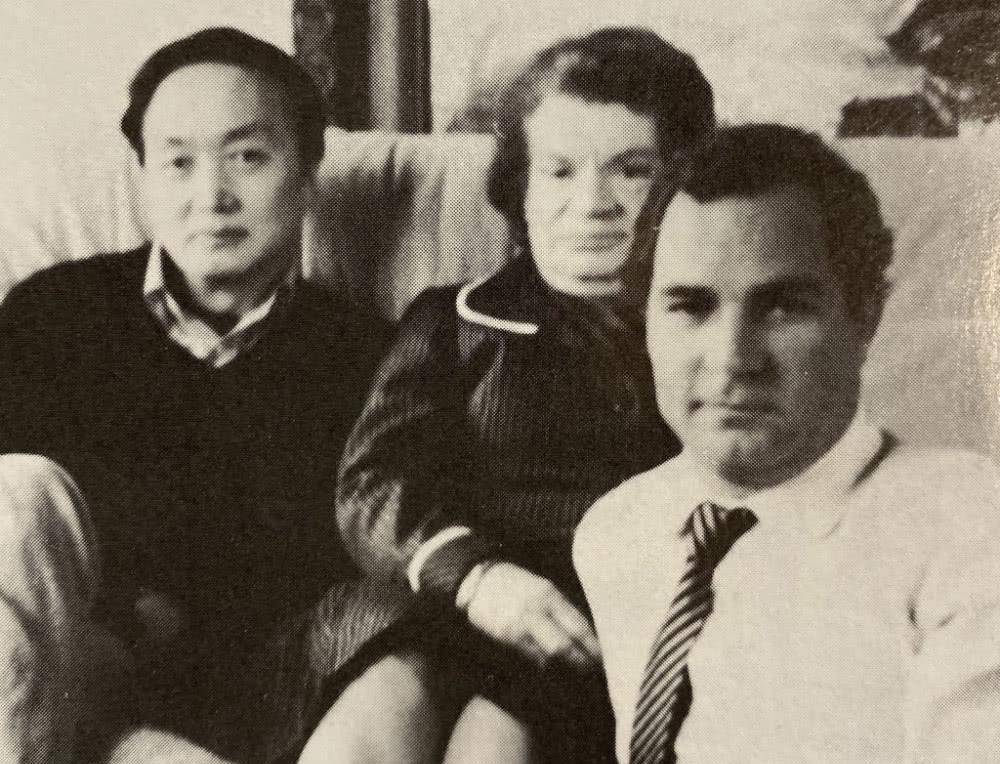 法国外交官爱上中国戏子,两人生下一子,18年后才发现妻子是男人_布尔