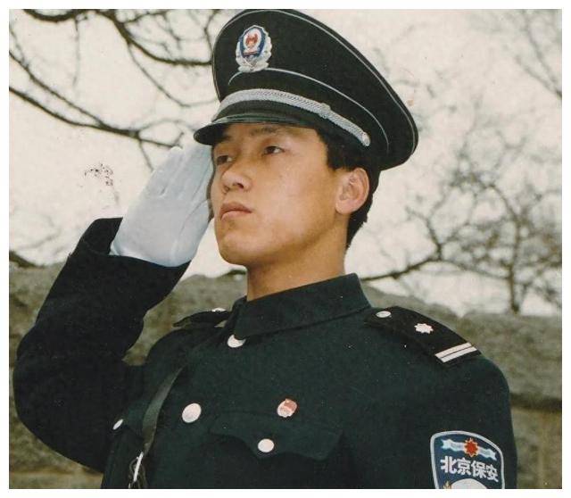 28年前,北大保安高考第一人张俊成,如今成职校校长_工作_曹燕_英语