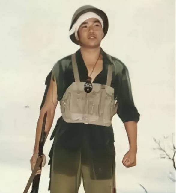 "65303"行动,排长拉"光荣弹"牺牲,我军为抢回遗体发起19次冲锋