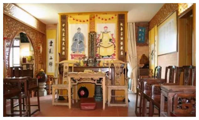 多尔衮十世孙,留长辫穿黄袍,要求国家"归还"故宫_觉罗·_王爷_身份证