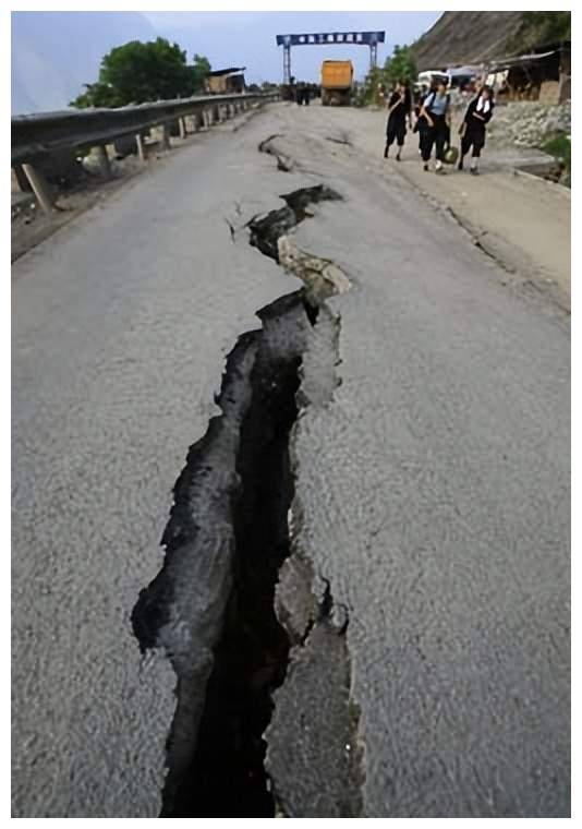 08年汶川地震现场图片图片