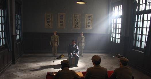 电视剧中,民国时阴森的审讯室里为什么总会有一个恐怖的排气扇?