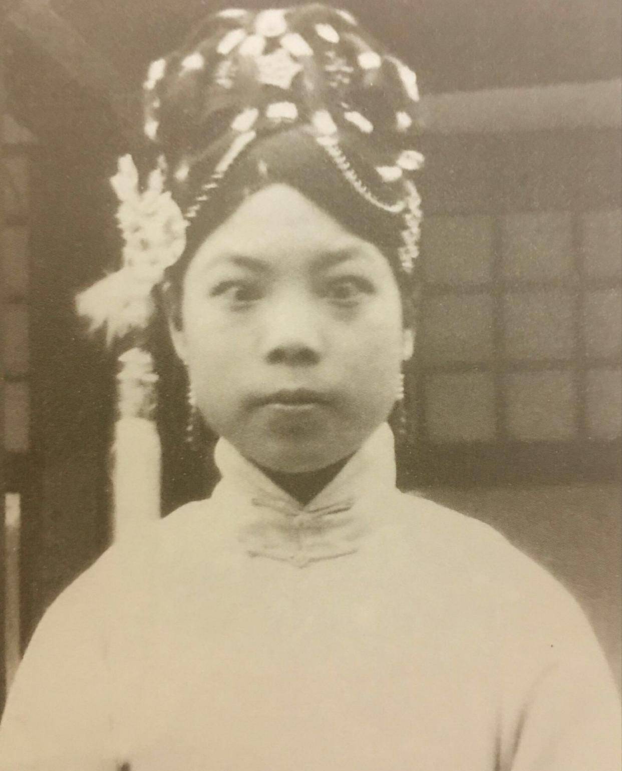 1909年,文绣在满族的贵族家庭出生,幼时的她十分机灵