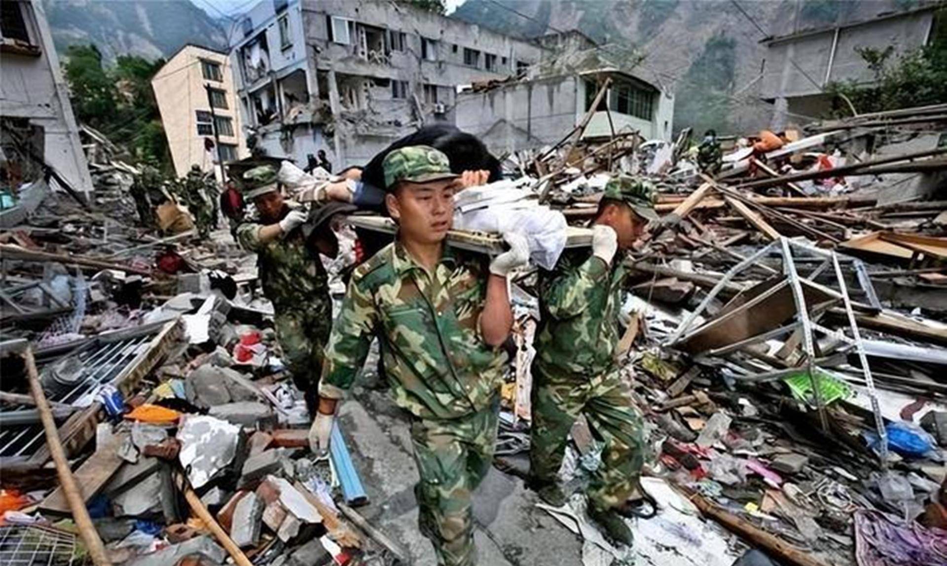 汶川大地震资料学生图片