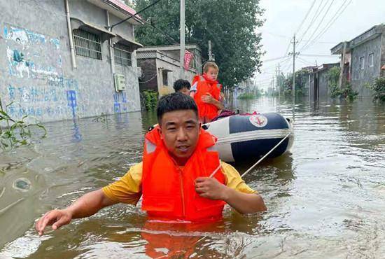 是啊,从西南地区起飞直达中原地带,在返航过程中又马不停蹄地飞到郑州