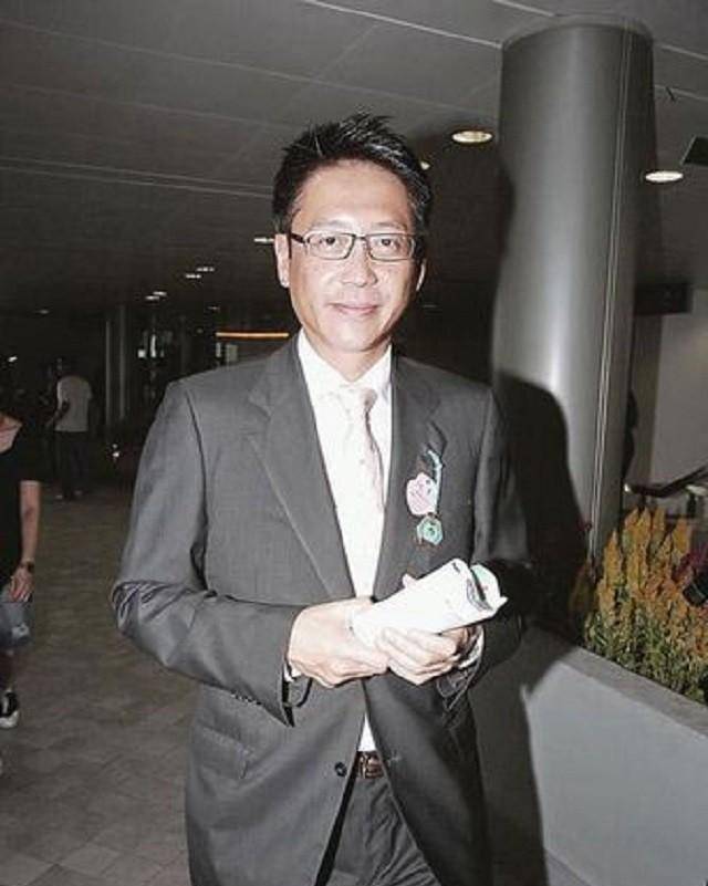 才9岁就年收租几十亿,在香港有上百套豪宅_许晋亨_李嘉欣_许世勋