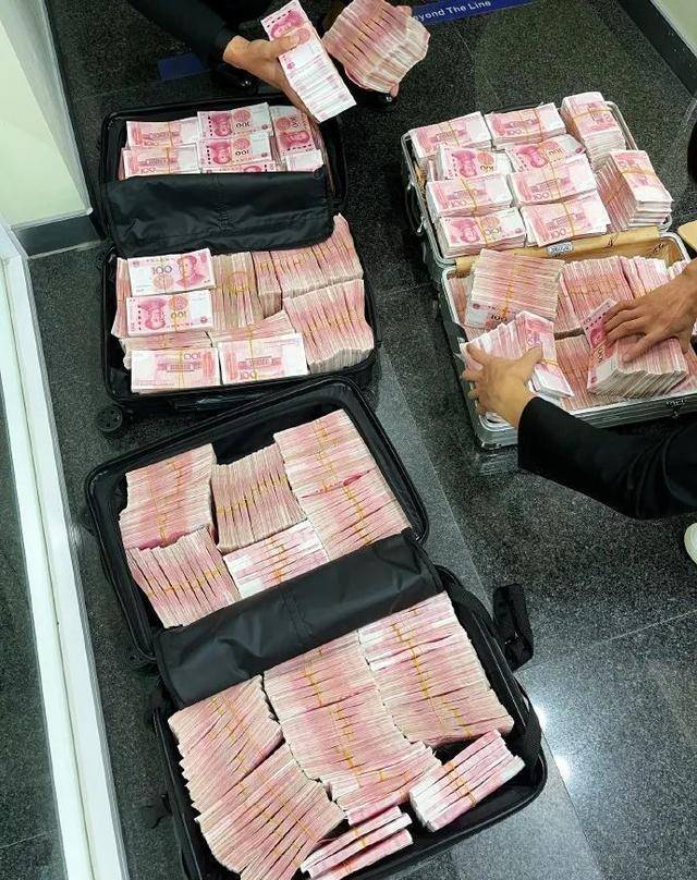 大v嫌银行服务差,当场取走500万,网友质疑银行"只伺候有钱人"