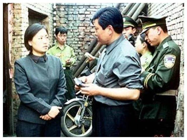 2004年任长霞因公殉职,近20万人眼含热泪送行,解密其死亡真相