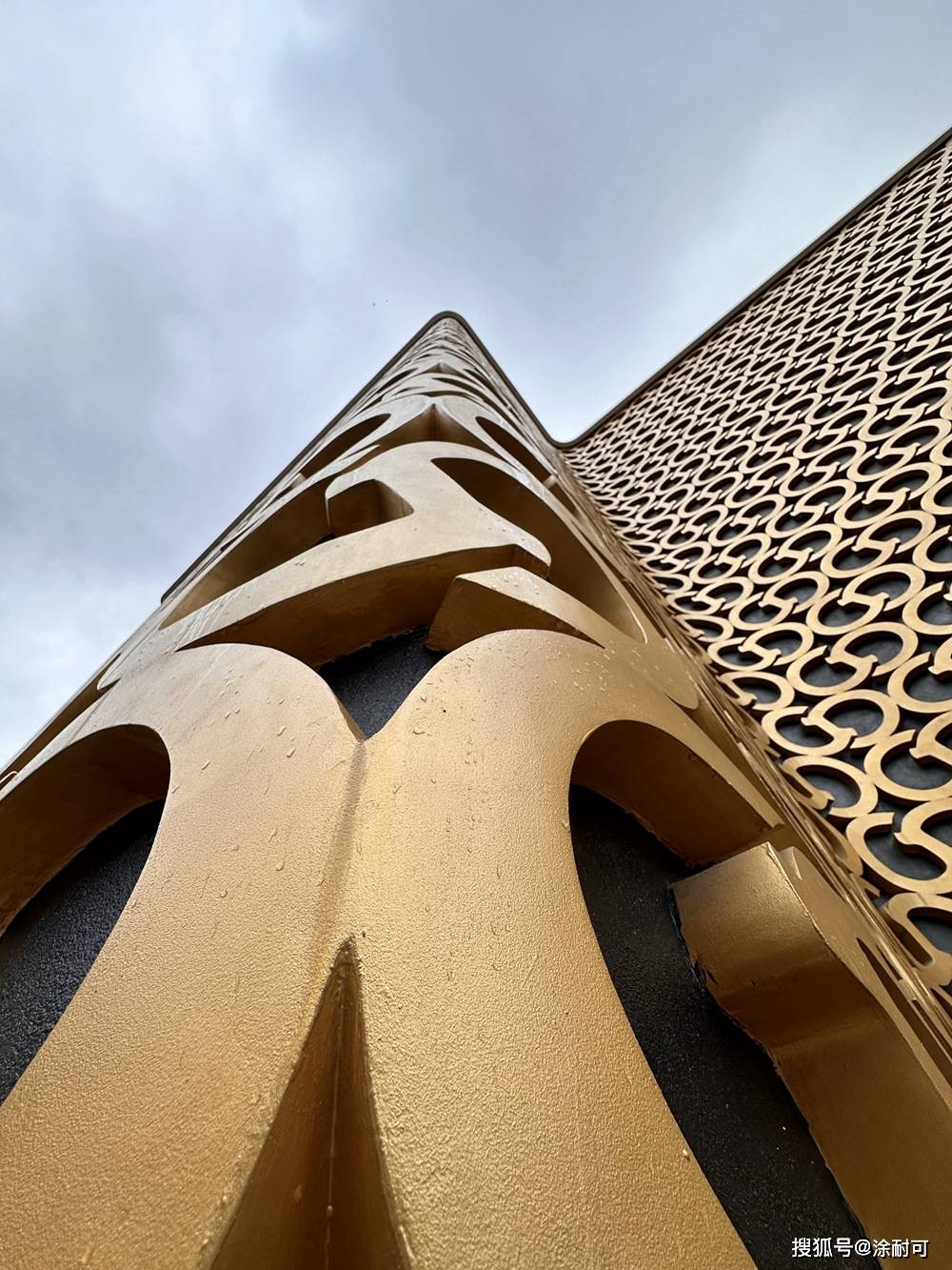 当传统与现代相遇,金属漆打造的全新餐饮体验空间.