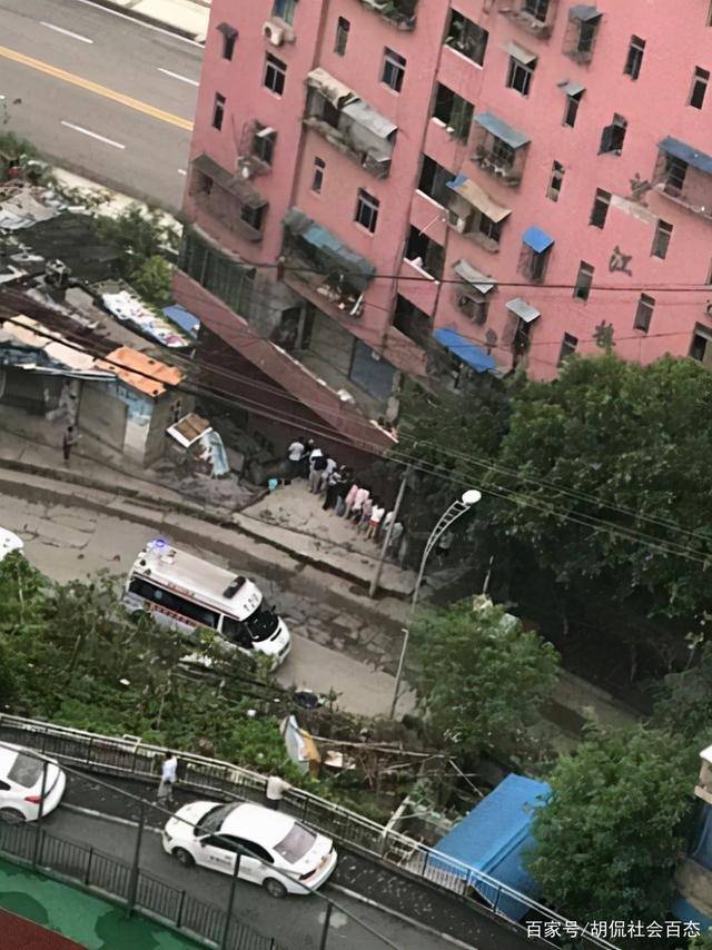 妻子携女儿跳楼身亡后,丈夫拍照发死者家族群_伍某_桂强_坠楼