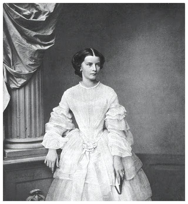 真实的茜茜公主:本人比罗密更加漂亮,对自己太狠练成敷面膜鼻祖