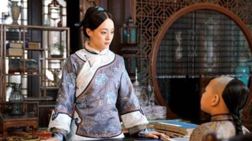 悬崖峭壁百丈冰,尤有花枝俏年轻富有的寡妇周莹和年老体弱的婆婆,再加