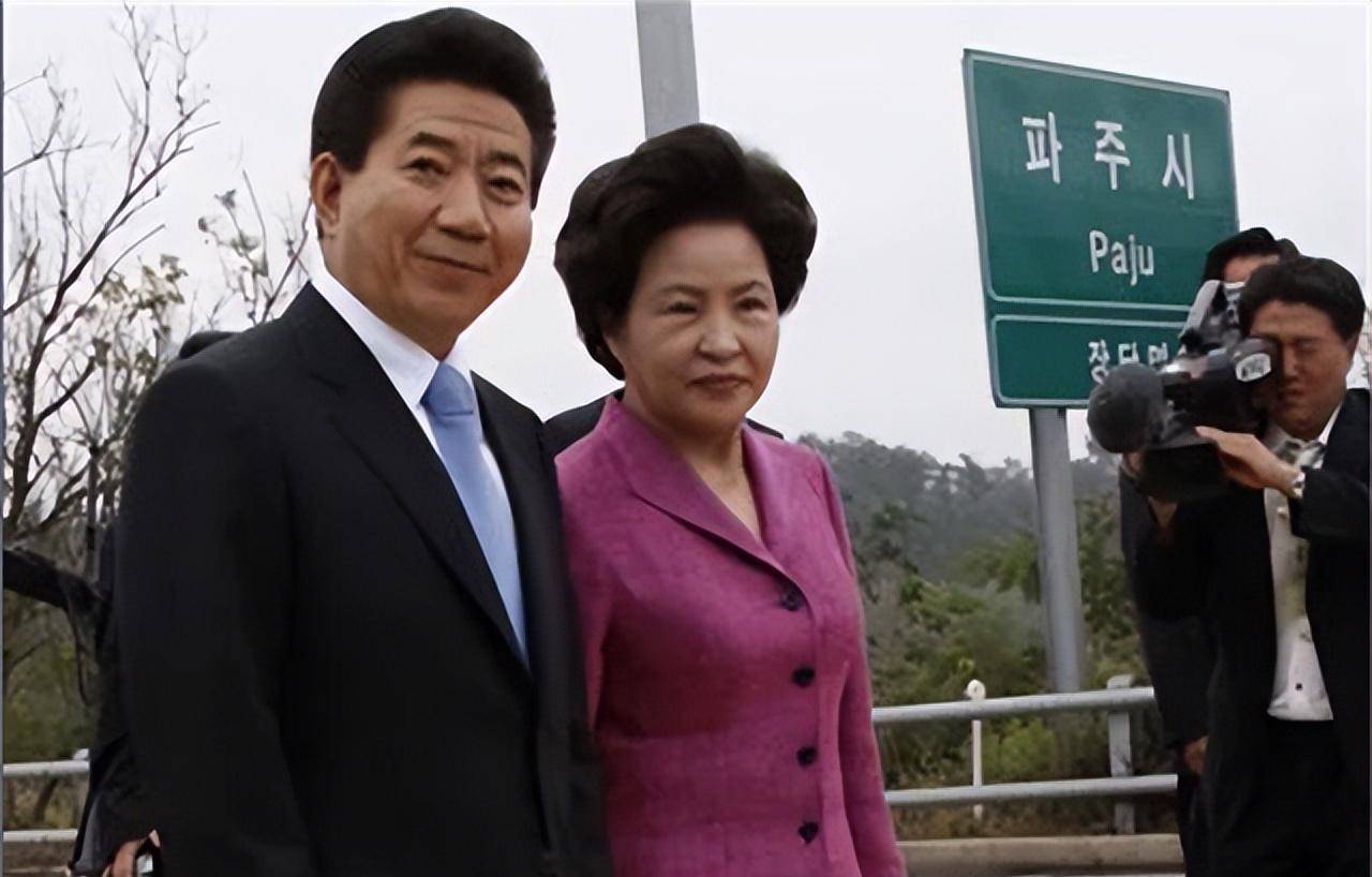 2009年韩国前总统卢武铉跳崖身亡后,儿子赴中国发展,女儿获刑