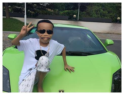 靠丑陋,炫富走红,90后"外星人"骗局被揭穿,陈山如何自毁前