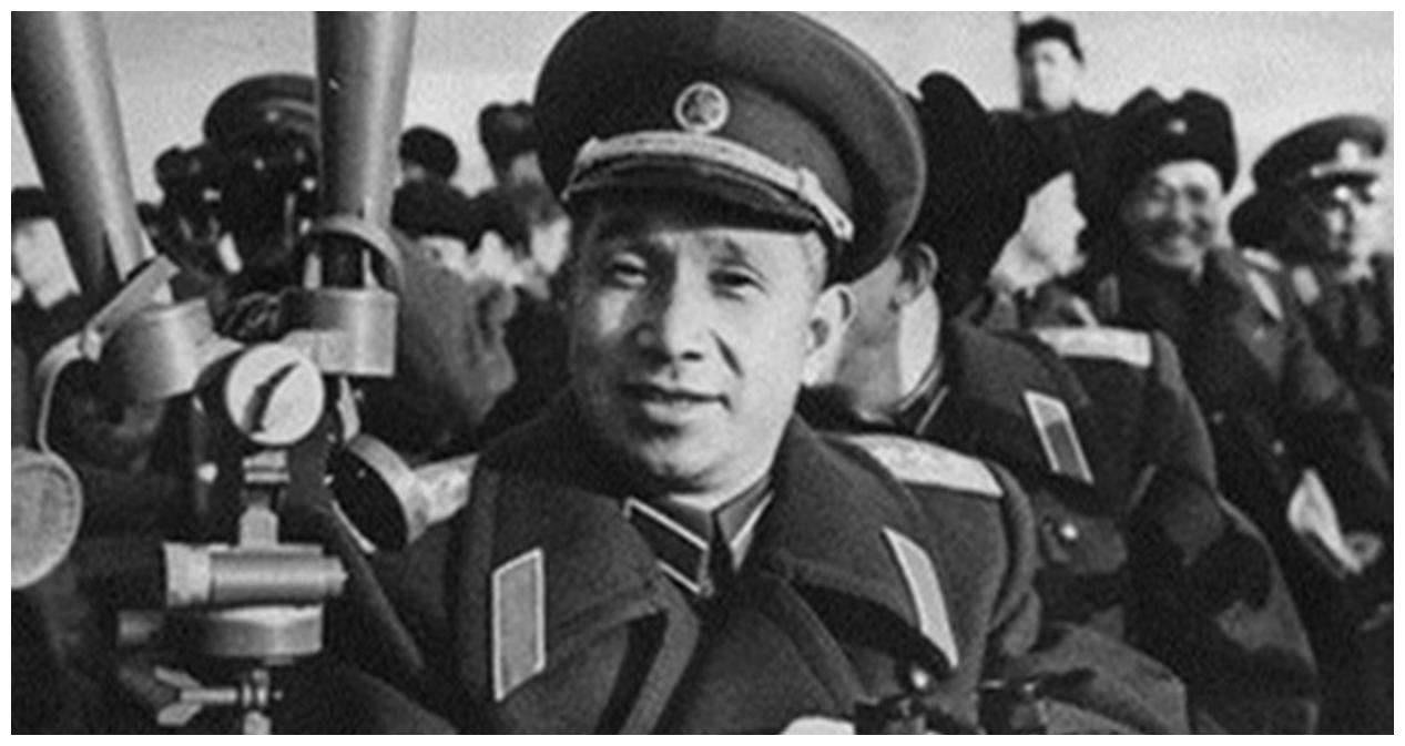 粟裕去找县长办事,直接蹲在地上聊_将军_电话_汇报