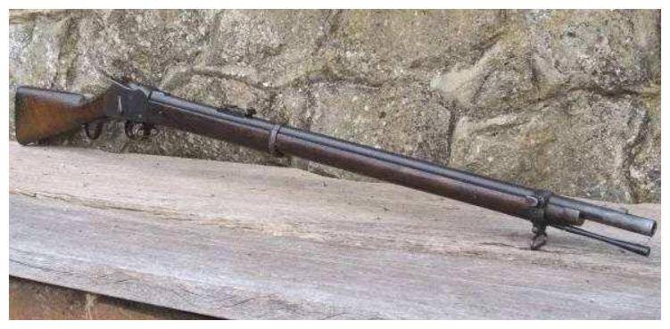 上图为使用纸壳定装火药的米尼弹下图为使用米尼弹的前装线膛步枪所以