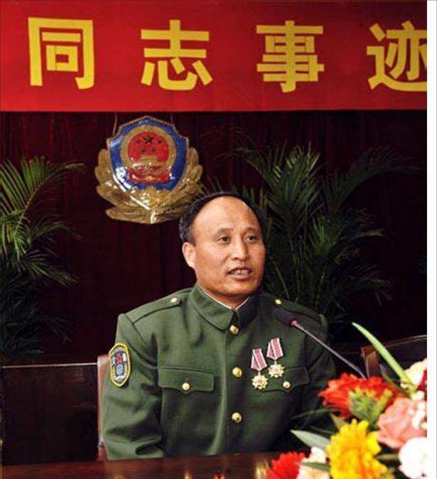 为救人,从10米大桥一跃而下的英雄孟祥斌,其遗孀叶庆华现状如何