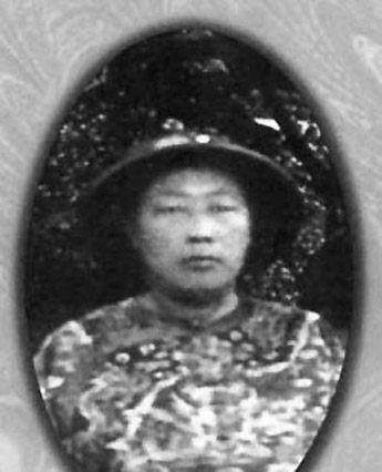 李莲英得宠50年全靠严谨作风,自降官级,为保身捐献所有宝贝