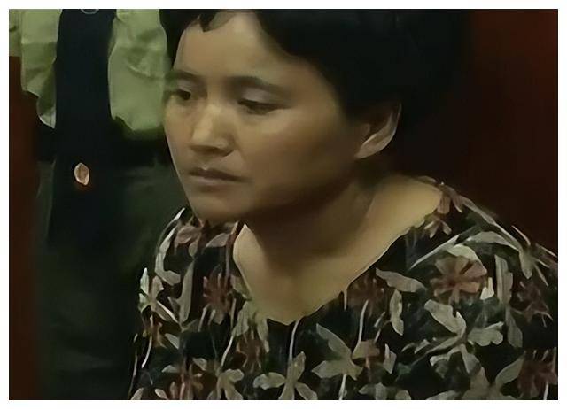 1998年白宝山被判死刑后,他的情人谢宗芬获刑12年,出狱重返新疆