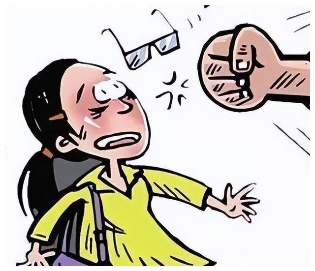 女子进星巴克见人就骂"小三",店长制止反被打,下个举动亮了