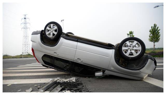 2021年8月21日,谢健的妻子在上班途中发生车祸去世,事后谢健和岳父母