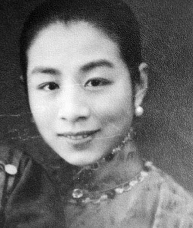 当时丈夫张福运不愿意离婚,但是妻子李国秦经受了双重打击之后,坚决要