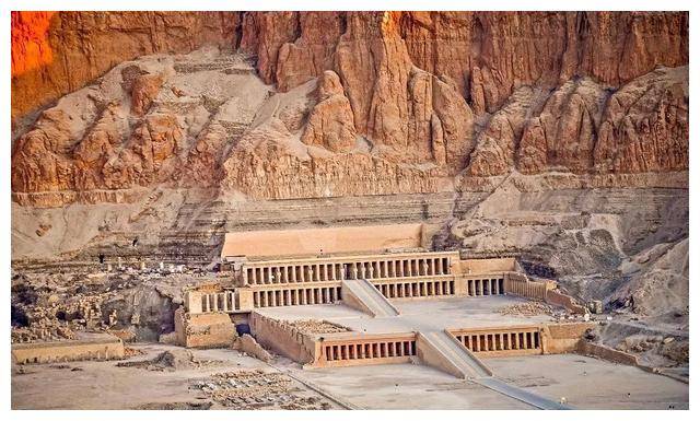 已是一片废墟,于是就成了建造开罗城的采石场