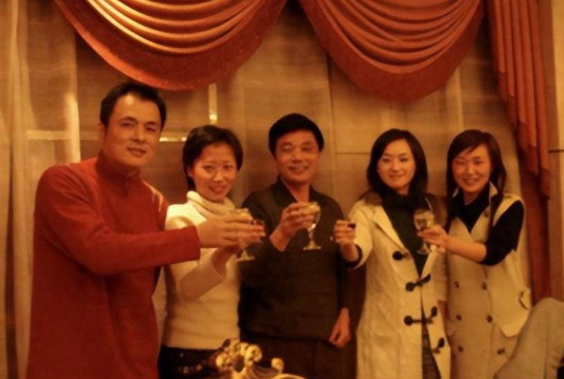 回顾知名主持人魏笑:领证24小时离世,丈夫未婚父亲至今无法接受_祁骥