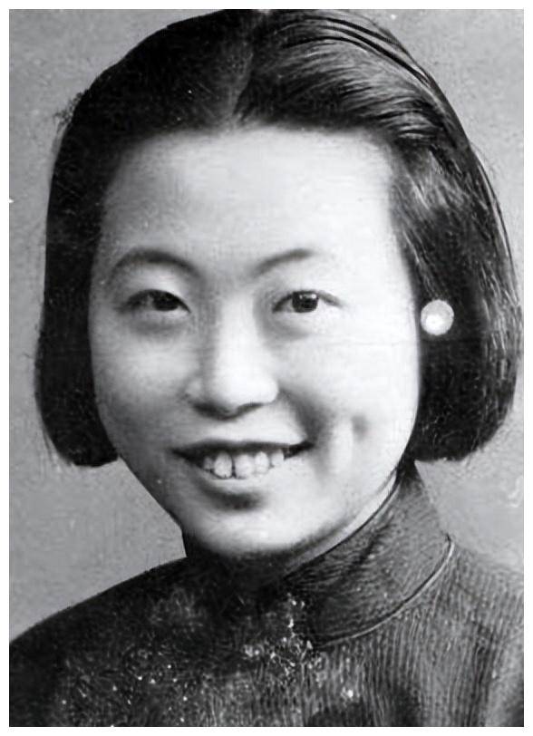 民国才女关露:为日军唱赞歌与汉奸打得火热,被骂汉奸43年终平反