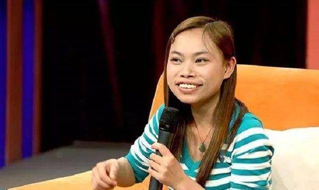 罗玉凤运用媒体传播的丰富性,有蓄谋的持续发布一些雷人语录,根据卖丑