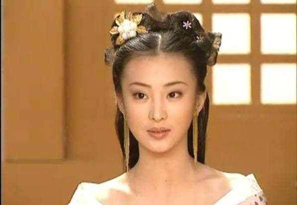 她被赐给当时的安国君即之后的秦孝文王为妾,姿容出众,又带着楚国女子