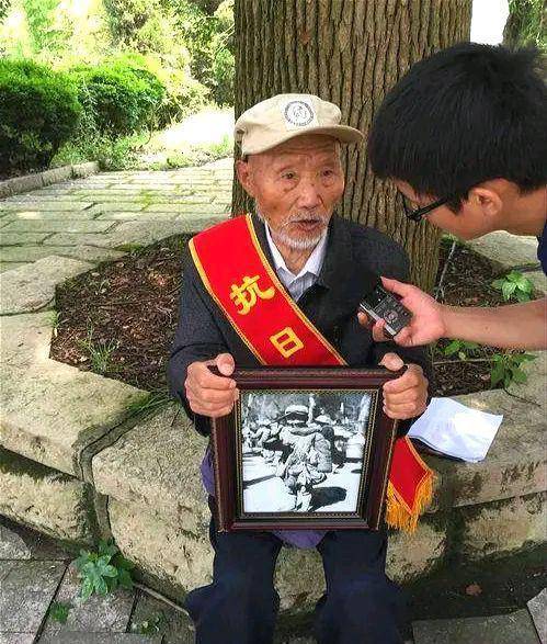 照片上的娃娃兵到底是谁?一位84岁的老人道出了背后的辛酸