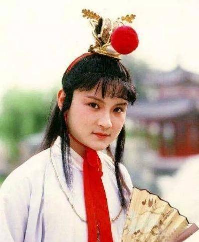 凤姐为宝黛的出格举动打圆场,宝玉却不识凤姐苦心,贾母坐不住了