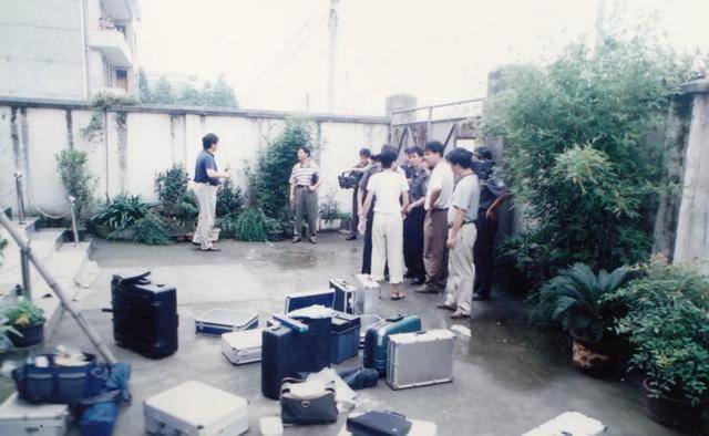 此时,经过媒体的报道,"阁楼白骨案"在当地传得