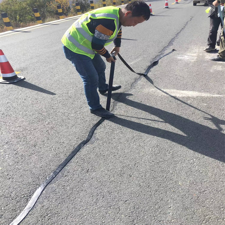 道路养护：守护城市的脉搏