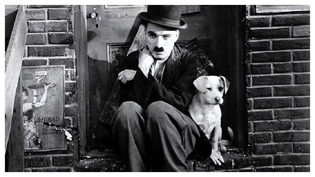 1954年周总理宴请卓别林,问饭菜是否合胃口,他的回答让总理大笑