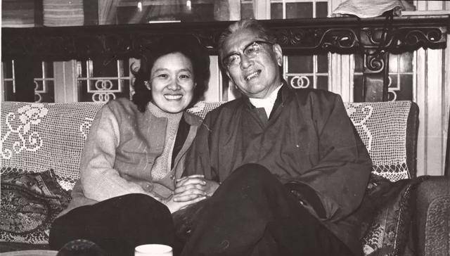 民国知名交际花,挺着大肚子被丈夫抛弃,生下一赫赫有名女儿_谈雪卿