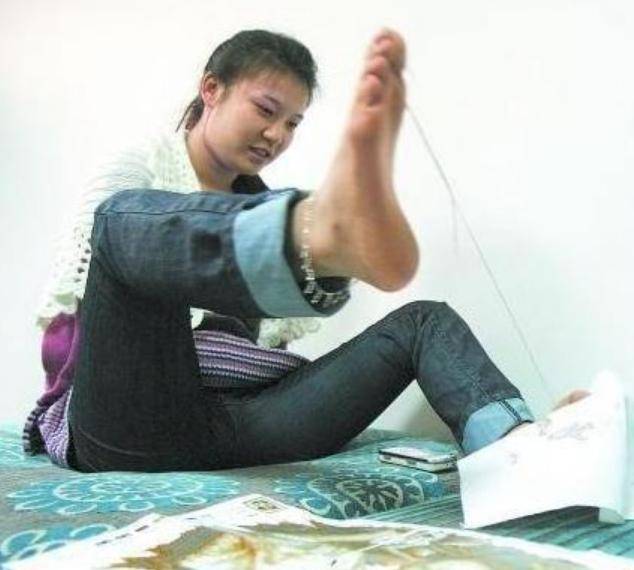 3岁失去双臂,16岁登荧幕,"无臂女孩"雷庆瑶,将烂牌打成王炸