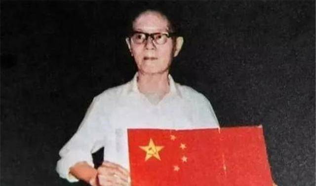 五星红旗的设计者是谁?不是设计师,当年奖金500元